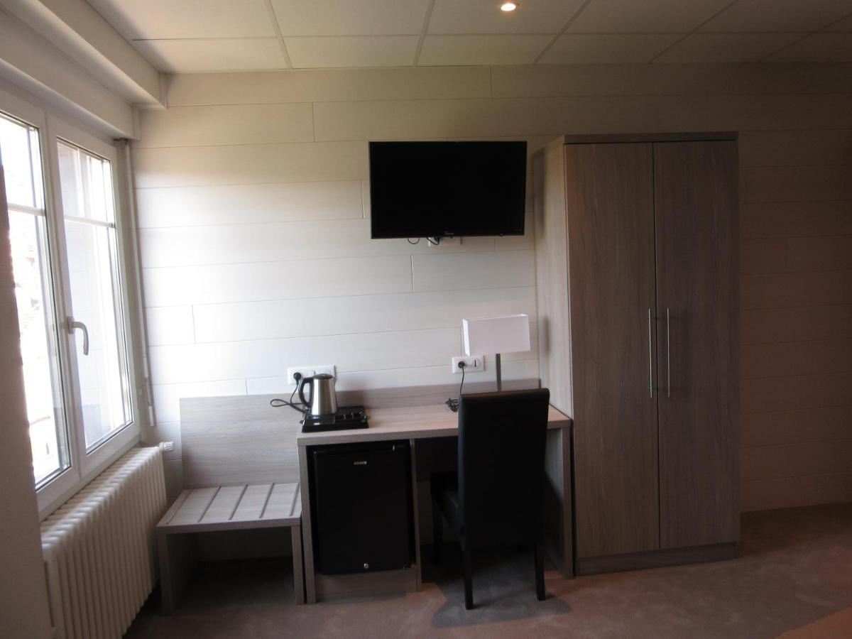 Hotel De La Londaine Champagnole Bagian luar foto